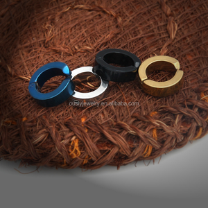 Haute Qualité Hommes 316L <span class=keywords><strong>Faux</strong></span> En Acier Inoxydable Corps <span class=keywords><strong>Piercing</strong></span> Bijoux <span class=keywords><strong>Cartilage</strong></span> Noir Huggie Boucle D'oreille - Product Image 5