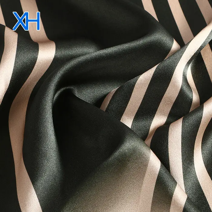 2019 गर्म फैशन 100% यार्ड द्वारा Charmeuse कपड़े थोक इतालवी Xinhe द्वारा मुद्रित पुष्प रेशम कपड़ा