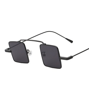 <span class=keywords><strong>Occhiali</strong></span> <span class=keywords><strong>da</strong></span> <span class=keywords><strong>Sole</strong></span> Vintage Unici per Uomo, Montatura Quadrata, <span class=keywords><strong>Occhiali</strong></span> <span class=keywords><strong>da</strong></span> <span class=keywords><strong>Sole</strong></span> Classici Steampunk per Donna, Design di Marca, <span class=keywords><strong>Lenti</strong></span> <span class=keywords><strong>Colorate</strong></span> Effetto Mare, Protezione UV400 - Product Image 4