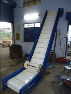 Transportador de cinta con tacos de alto rendimiento para el manejo de piezas de componentes pequeños y artículos a granel en líneas de montaje y plantas de producción - Product Image 3