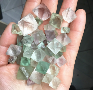 Lot de pierres rondes de Fluorite naturelles, vente en gros, de 1 à 3cm, cristal octatherra, vente en gros - Product Image 5