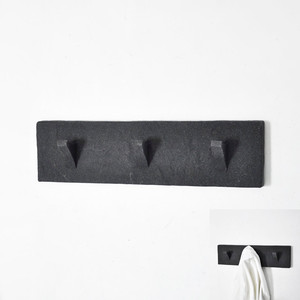 Riel de gancho de plástico negro montado en la pared para ropa - Product Image 1