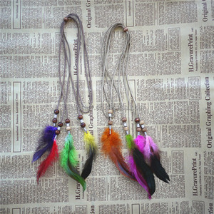 Belle bande de cheveux en plumes colorées avec perles en bois Accessoires pour cheveux Perles en bois de bohème Bandeau tressé en daim pour femmes - Product Image 4