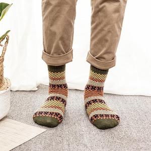 <span class=keywords><strong>Chaussettes</strong></span> de randonnée athlétiques cadeaux <span class=keywords><strong>pour</strong></span> adultes <span class=keywords><strong>chaussettes</strong></span> de cheville confortables en tricot épais <span class=keywords><strong>chaussettes</strong></span> d'hiver en <span class=keywords><strong>laine</strong></span> chaude <span class=keywords><strong>pour</strong></span> hommes - Product Image 1