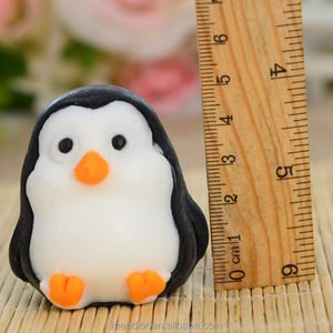 Savon artisanal en forme de pingouins de <span class=keywords><strong>Madagascar</strong></span> pour bébé et enfant, savon amusant au lait de vache, savon artisanal, marque personnalisée OEM - Product Image 4