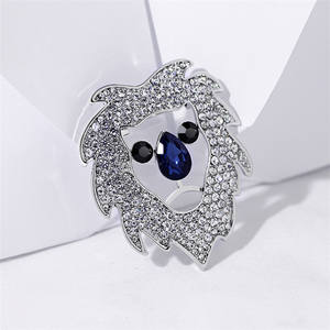 plateado del oro blanco pavimenta completo rhinestone blanco hueco cabeza de león cristal <span class=keywords><strong>azul</strong></span> forma broche para los hombres - Product Image 4