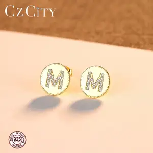 CZCITY字母表中的字母耳环纯银CZ耳环金色字母M设计师耳圈