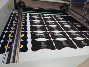 1600*1800mm 2 Heads Large Vision <strong>Laser</strong> <strong>Cutting</strong> Machines <strong>For</strong> <strong>Fabric</strong> Sublimation Textile <strong>Cutting</strong> - Product Image 5