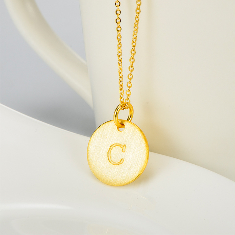 Sterling argent collier initial avec le mois de naissance charme, minuscule dainty personnalisé lettre petit pendentif