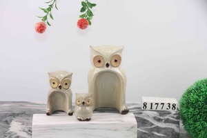 تصميم جديد سيراميك ديكور منزلي طقم ديكور حديقة من ثلاثة تماثيل حيوانات فنية شعبية شتوية مزججة بومة أوروبية مصنوعة يدويًا - Product Image 3