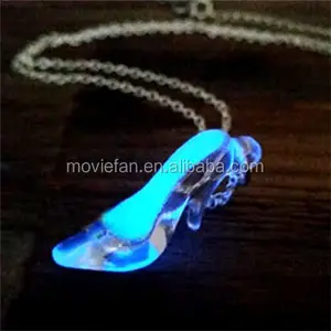 Glow in The Dark Cinderella Necklace Blue Glowing Pendant High Heel Necklace Zinc Alloy Unisex Charm Necklaces Party Jewellery