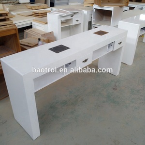 Table de manucure à double siège en surface solide pour salon de beauté en Chine - Product Image 3