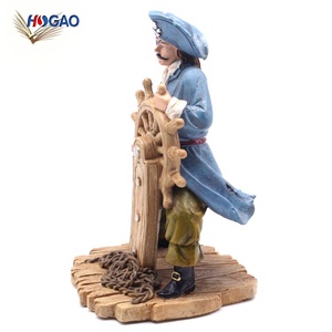 Ornamento per Acquario in Resina, Decorazioni <span class=keywords><strong>Pirata</strong></span> <span class=keywords><strong>Capitano</strong></span> in Resina, Vendita all'Ingrosso OEM, Paesaggio Artigianale in Resina <span class=keywords><strong>Capitano</strong></span> con Timone - Product Image 4