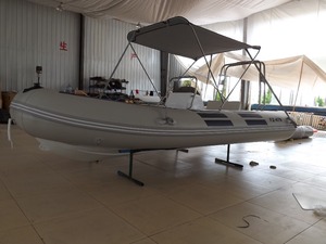 Bateau gonflable rigide de pêche avec matériau de coque en PVC à fond en fibre de verre pour les aventures en bateau - Product Image 3