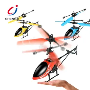 Venta al por mayor de mano de plástico de helicóptero-Helicóptero infrarrojo eléctrico con sensor de mano de inducción voladora, avión, giroscopio, barato