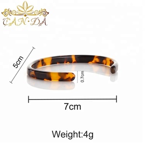 Di vendita calda regolabile aperto <span class=keywords><strong>c</strong></span> <span class=keywords><strong>a</strong></span> forma di guscio di tartaruga ragazze acetato fatto <span class=keywords><strong>a</strong></span> mano braccialetto delle donne di stile elegante lucido del braccialetto del braccialetto - Product Image 2