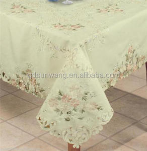 Disegni di natale ricamato <span class=keywords><strong>tovaglia</strong></span> e <span class=keywords><strong>runner</strong></span> <span class=keywords><strong>con</strong></span> la mano cutwork - Product Image 2