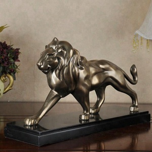 Statua da Giardino di Leone Alato in Bronzo Antico, Scultura Animale in Metallo per Esterni, Tecnica di Fusione Disponibile per la Vendita - Product Image 6