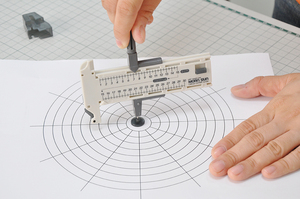 Artisanat Bureau Papeterie Réglable Cercle Coupe-Papier Boussole Diviseur Photo Coupe-Papier Artisanat En Plastique - Product Image 6
