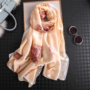 Longueur Imprimer Style Nouveau Matériel Mat Satin Soie Foulards <span class=keywords><strong>Grande</strong></span> Taille Femmes Wrap Écharpe Impression Florale D'été Plage Châle Wrap - Product Image 3
