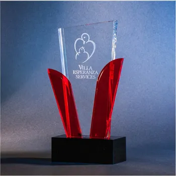 Design exclusivo personalizado pelo fabricante Black Trapezoidal Base Red Crystal Glass Trophy