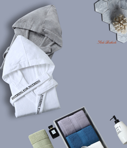Peignoir en velours et éponge à capuche, logo brodé personnalisé, pour club de combat, coloré - Product Image 5