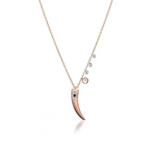 Collana con ciondolo in corno con occhio di CZ inciso con ciondolo a goccia in nappa color oro rosa argento