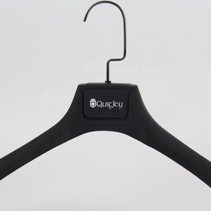 Móc Treo Quần Áo Bằng Nhựa Mới Có Logo Tùy Chỉnh Móc Treo Quần Áo Bằng Nhựa Cao Su Màu Đen - Product Image 3