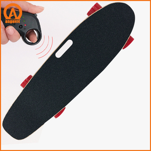<span class=keywords><strong>Skateboard</strong></span> Elettrico Economico da 350W con Motore Hub Singolo - Product Image 4