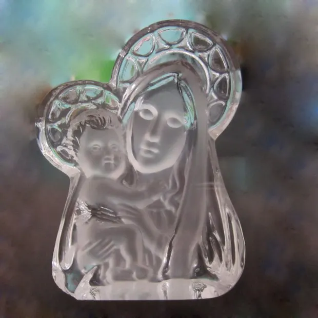 ईसाई स्मृति चिन्ह धार्मिक क्रिस्टल वर्जिन मैरी मूर्तिकला दान