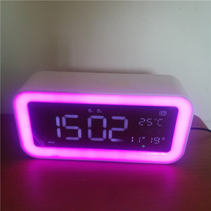 Despertador digital LED multifunción con panel de espejo, luz de ambiente, doble USB, para habitación, <span class=keywords><strong>amanecer</strong></span> <span class=keywords><strong>y</strong></span> atardecer - Product Image 3