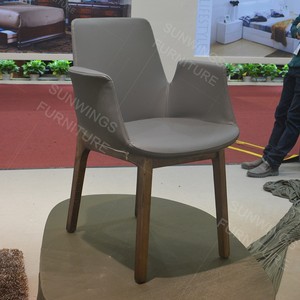 Gris <span class=keywords><strong>en</strong></span> <span class=keywords><strong>cuir</strong></span>/PU salle à manger <span class=keywords><strong>chaise</strong></span> de bureau accoudoir <span class=keywords><strong>en</strong></span> bois à manger <span class=keywords><strong>chaise</strong></span> - Product Image 2