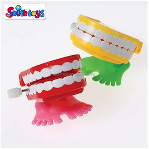 Giocattolo con denti finti che si muovono a manovella - Product Image 2