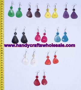 Boucles d'oreilles pendantes en tagua colorées faites à la main pour femmes bijoux de mode de l'équateur artisanat artisanal-vente en gros - Product Image 2