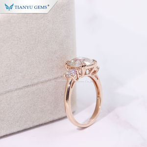 Anillo de Oro Rosa de 14k/18k Personalizado Tianyu, Anillo de Compromiso con Moissanita Corte OMC de 8*9 para Mujer - Product Image 5