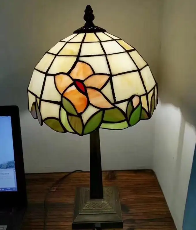 China Leveranciers Nieuwe Producten Tiffany Funky Tafellamp Voor Slaapkamer Met Groothandel Prijs