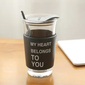 Miễn Phí Mẫu Bán Buôn Tùy Chỉnh Logo Tái Sử Dụng Cách Điện Glass Coffee Cup Trà Mug Với Silicone Tay Áo