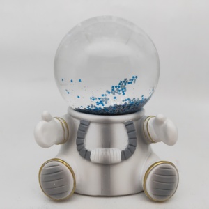 Disegno popolare 100mm astronauta astronauta figura carina musica leggera <span class=keywords><strong>da</strong></span> <span class=keywords><strong>te</strong></span> <span class=keywords><strong>globo</strong></span> <span class=keywords><strong>di</strong></span> <span class=keywords><strong>neve</strong></span> e decorazioni floreali in vetro e Polyresin - Product Image 5