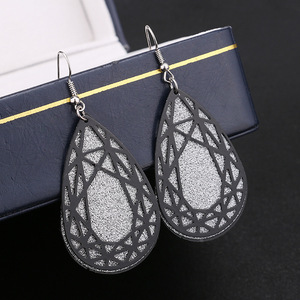 Flor del palacio del Vintage largo agua gota forma declaración pendientes largos oro Scrub pendientes - Product Image 2