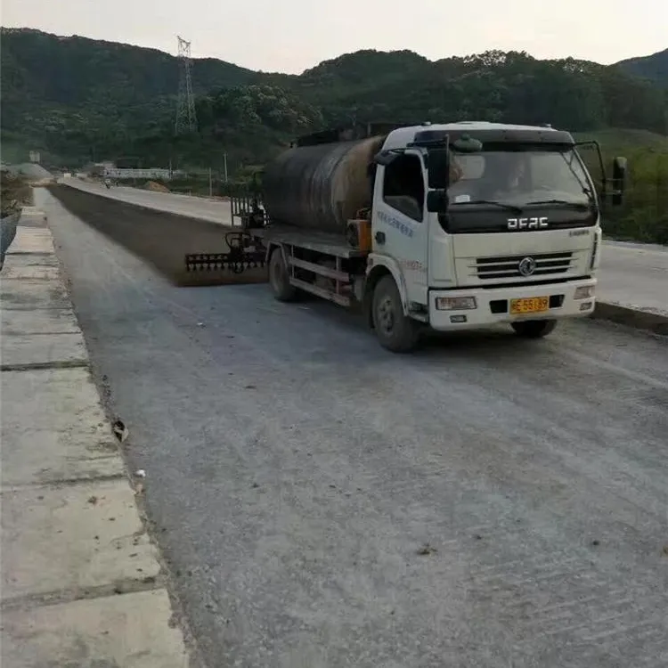 12000L bitume réservoir capacité 12ton intelligent camion de distributeur d'asphalte à vendre