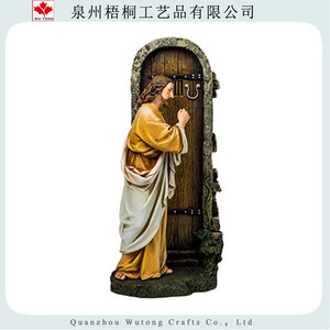 Escultura Artesanal de Resina de Jesús Llamando a la Puerta - Ideal como Recuerdo Religioso Renacentista - Product Image 4