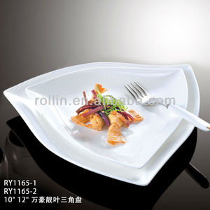 Mode spécial conception triangle forme <span class=keywords><strong>blanc</strong></span> plaque restaurant <span class=keywords><strong>vaisselle</strong></span> assiette <span class=keywords><strong>de</strong></span> <span class=keywords><strong>service</strong></span> en céramique plaques - Product Image 1