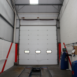 Portes basculantes de <span class=keywords><strong>garage</strong></span> sectionnels industriels automatiques en acier forgé d'<span class=keywords><strong>occasion</strong></span> sur mesure pour atelier d'entrepôt - Product Image 4