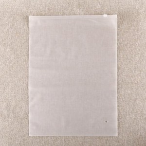 Sacs en plastique givrés en PE avec fermeture éclair coulissante pour vêtements, sacs d'emballage personnalisés pour T-shirts, vente en gros - Product Image 5