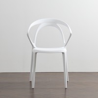 Chaise de restaurant en résine de fabrication en gros, chaise de café, chaise de magasin, chaise blanche et noire monobloc, chaise de salle à manger moderne en plastique d'extérieur