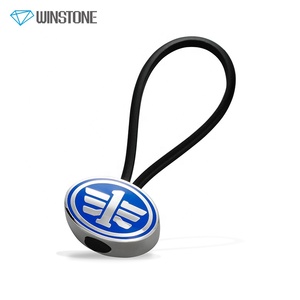 Porte-clés en métal émaillé bleu avec <span class=keywords><strong>logo</strong></span> <span class=keywords><strong>de</strong></span> <span class=keywords><strong>voiture</strong></span> Wing, sangle en plastique, impression UV, plaqué argent - Product Image 2
