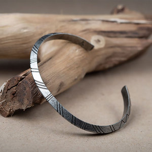 Brazalete abierto de acero inoxidable con espiral grabado Simple a la moda para hombre y mujer - Product Image 6