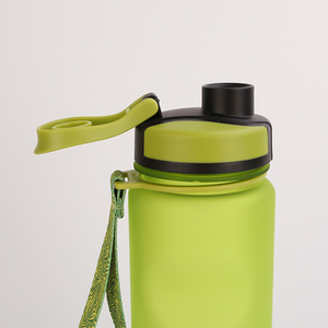 Surtidor <span class=keywords><strong>de</strong></span> oro al aire libre portable llevar <span class=keywords><strong>alimentos</strong></span> grado 1000 ml botella <span class=keywords><strong>de</strong></span> agua <span class=keywords><strong>de</strong></span> plástico - Product Image 3