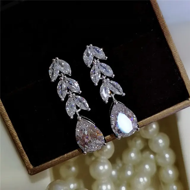 Fashion Female Crystal Leaf Drop Earrings White Zircon Earrings Boho Wedding Jewelry Long Dangle Earrings
