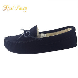 Chaussures plates décontractées d'hiver douillettes en fausse fourrure noire pour femmes, mocassins de conduite - Product Image 3
